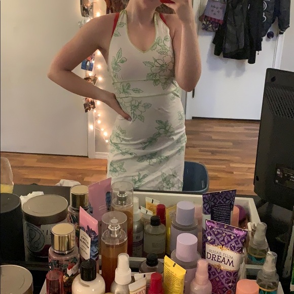 Pretty halter dress - Picture 3 of 4